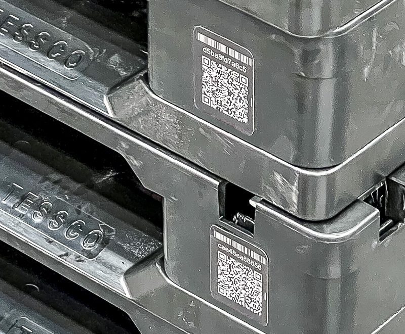 QR code tags on returnable pallets