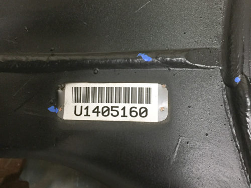 Etiquetas de código de barras resistentes a la temperatura soldadas por puntos en la carcasa del eje metálico