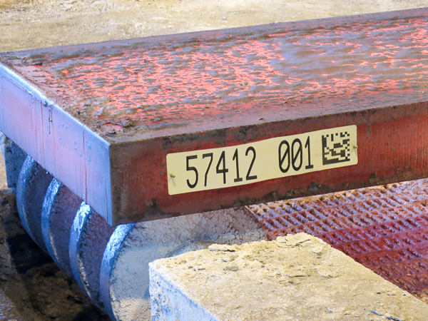 2D and heat number tags for hot steel slabs