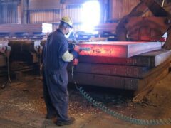 Sistemas de clavado de etiquetas metálicas