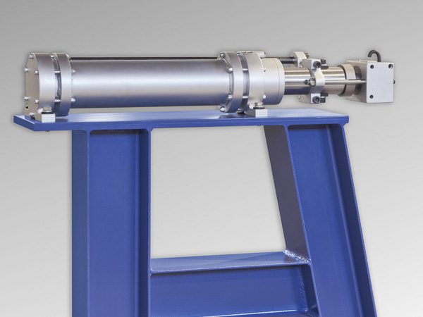 Marcadora neumática de alta resistencia modelo 9200 montada sobre un soporte