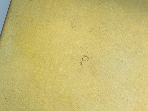 Sello de microherramienta en latón
