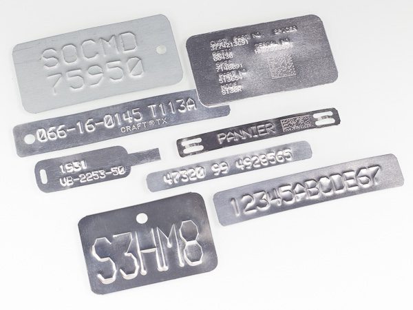 etiquetas en relieve de acero inoxidable y aluminio