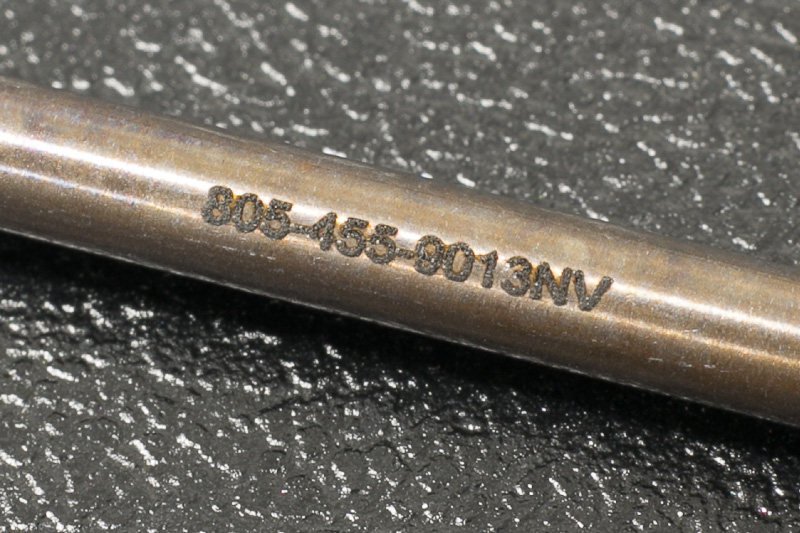 varilla de titanio marcada con el láser de marcado nanoVIS