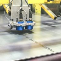 impresión por chorro de tinta sobre placa de acero